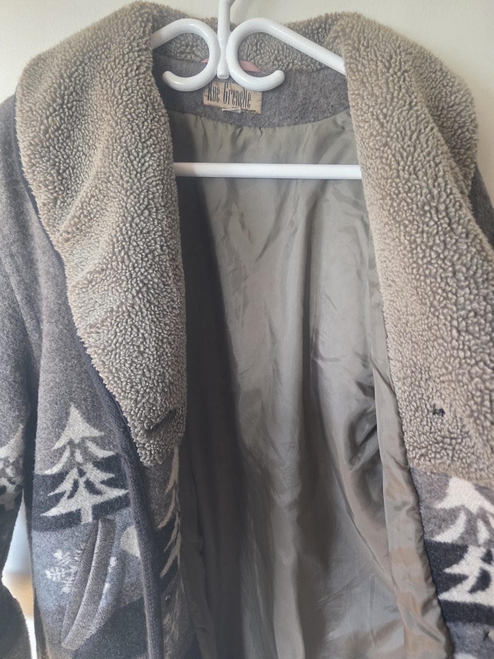 Vintage Wool Blend Cabin Coat. Bear Print With A Sherpa Collar - Picture 2 of 4